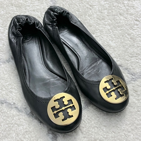 Tory Burch Reva Black Gold Medallion Ballet Flats - Picture 1 of 14